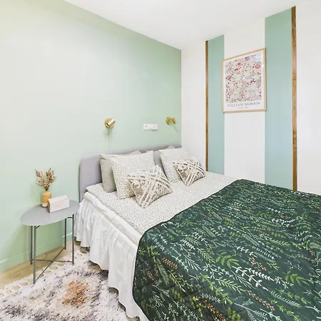 Old I With Parking Апартаменты