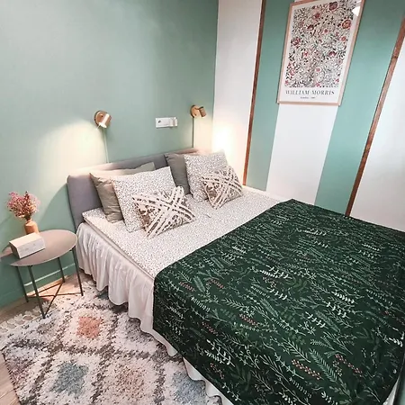 Old I With Parking Lägenhet