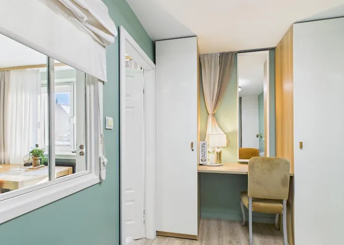 Old I With Parking Gdańsk